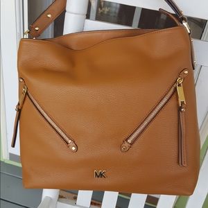 BRAND NEW Michael Kors Evie Bag